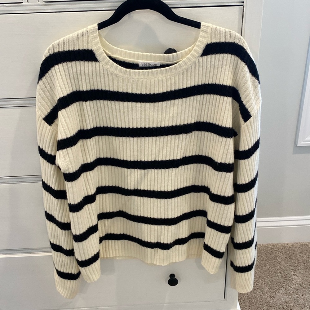 Vestique black and cream striped sweater
